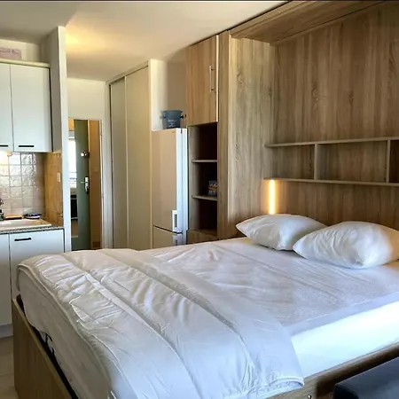 Avec Vue A Six-fours - Parking Six-Fours-les-Plages